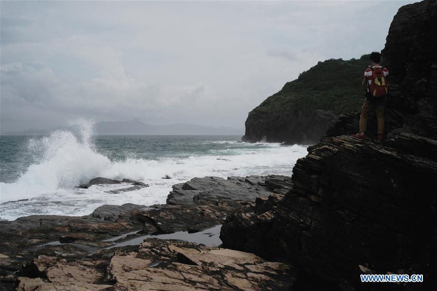 Photo taken on May 13, 2015 shows the workboat of a Chinese archaeological team for the archaeological work of the Shanhu Island No. 1 shipwreck in the Xisha archipelago in the South China Sea.(Xinhua/Zhao Yingquan)
