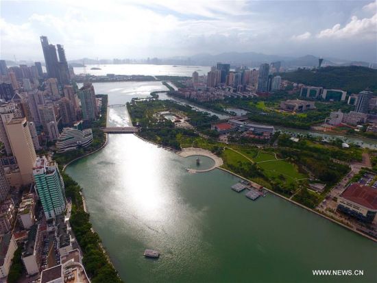Photo taken on Aug. 24, 2017 shows the scenery of Yundang Lake in Xiamen, a scenic city in southeast China's Fujian Province. The 9th BRICS summit will be held in Xiamen from Sept. 3 to 5, 2017. (Xinhua/Jiang Kehong)
