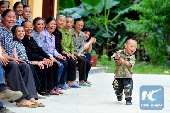 China had more than 230.8 million people aged 60 or above at the end of 2016, 16.7 percent of the total population, according to the Ministry of Civil Affairs.  (Photo/Xinhua)