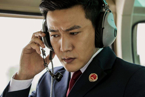 Chinese actor Lu Yi plays a leading role as an anti-graft official in the TV drama In the Name of the People, built around a fictional corruption case. (Photo/China Daily)