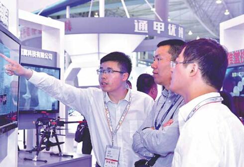 Visitors at a startup programme of the 2017 Global Innovation and Entrepreneurship Fair in Chengdu. (Photos provided to China Daily)