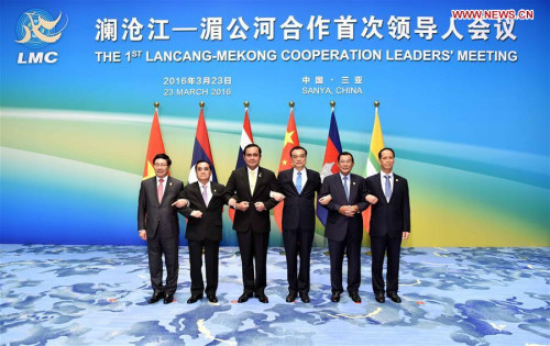 Chinese Premier Li Keqiang (3rd R) poses for a group photo with Thai Prime Minister Prayuth Chan-ocha (3rd L), Cambodian Prime Minister Hun Sen (2nd R), Lao Prime Minister Thongsing Thammavong (2nd L), Vice President of Myanmar Sai Mauk Kham (1st R), and Vietnamese Deputy Prime Minister Pham Binh Minh (1st L) before the 1st Lancang-Mekong Cooperation Leaders' Meeting in Sanya, south China's Hainan Province, March 23, 2016. (Xinhua/Li Tao)