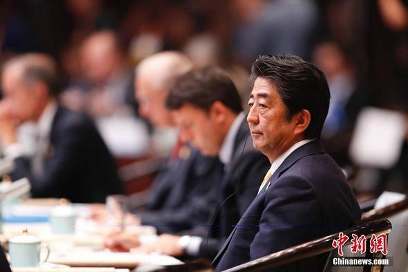 Japanese Prime Minister Shinzo Abe in a conference. (Du Yang/China News Service)