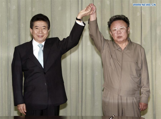 Then top leader of the Democratic People's Republic of Korea (DPRK) Kim Jong Il (R) and then South Korean President Roh Moo-hyun pose after they exchanged the Declaration for the Development of Inter-Korean Relations, Peace and Prosperity in Pyongyang, capital of DPRK, Oct. 4, 2007. (Xinhua/Pool)