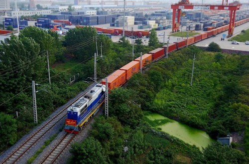 A China Railway Express train hauling cargo en route to Europe leaves the Zhengzhou Railway Station's cargo center. (Photo/Xinhua)