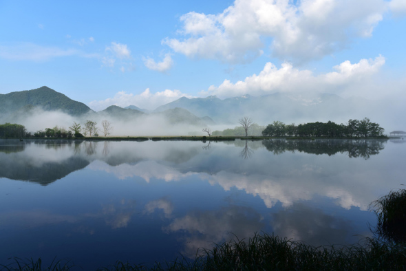 This file photo shows the scenery of the wetland of Dajiu Lake in the Shennongjia Forestry District, Central China's Hubei province. (Photo/Xinhua)