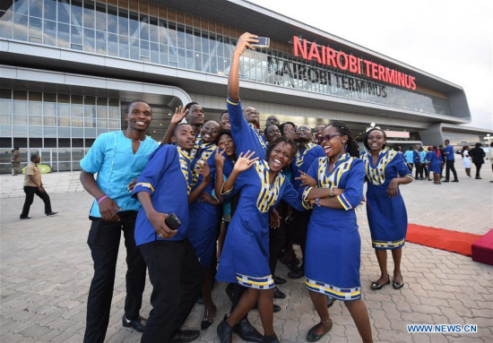 Performers pose for photos at Nairobi Terminus of Mombasa-Nairobi Standard Gauge Railway (SGR) in Nairobi, capital of Kenya, May 31, 2017. (Xinhua/Chen Cheng)