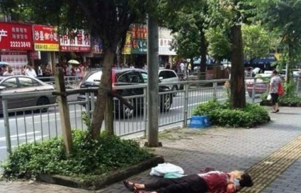 Man attacks pedestrians with knife, killing 3.[Photo/southcn.com] 