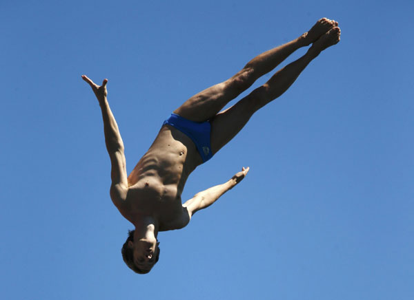 Britain's Gary Hunt performs a dive in round 1 of the men's 27m high diving during the World Swimming Championships at Moll de la Fusta in Barcelona, July 29, 2013. [Photo/Agencies]