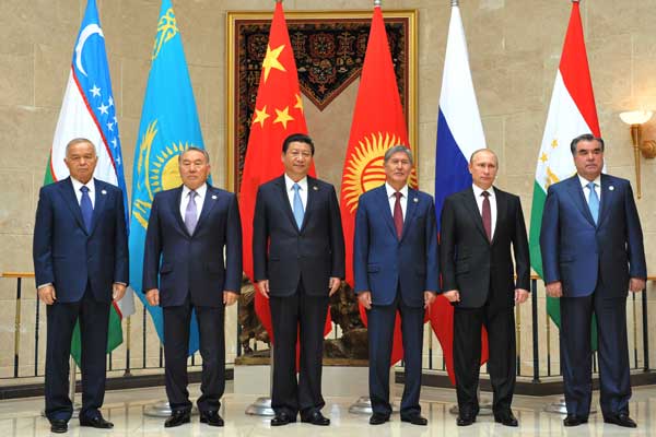 President Xi Jinping and his Russian and Central Asian counterparts attend a photocall at the Shanghai Cooperation Organization summit in Bishkek, Kyrgyzstan, on Friday. HUANG JINGWEN / XINHUA 
