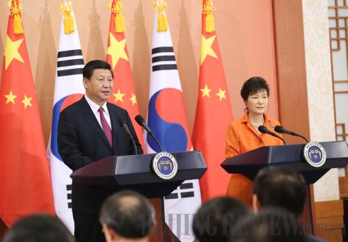 DRIVING DIPLOMACY: Visiting Chinese President Xi Jinping and President of the Republic of Korea Park Geun Hye meet the press after their talks in Seoul on July 3 (YAO DAWEI)