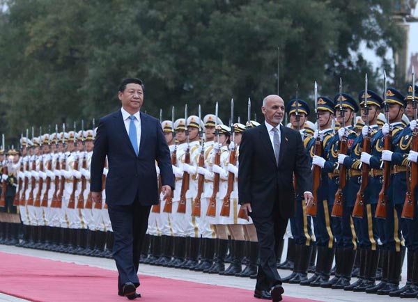 China's President Xi Jinping (R) and Afghanistan's President Ashraf Ghani Ahmadzai attend a welcoming ceremony outside the Great Hall of the People, in Beijing, October 28, 2014. [Photo by Ding Lin / Xinhua]  