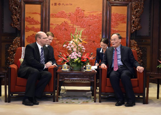 Wang Qishan (R), head of the Communist Party of China (CPC) Central Commission for Discipline Inspection, meets with Oleg Plokhoi, head of the anti-corruption department of Russia's presidential executive office, in Beijing, China, March 25, 2015. (Xinhua/Zhang Duo)