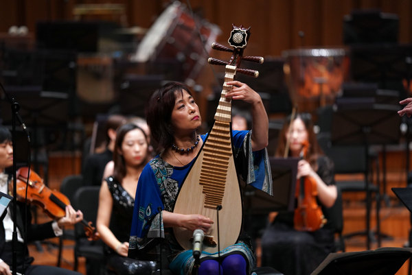 Chinese pipa player Wu Man and French cellist Gautier Capucon are touring with the NCPA Orchestra in North America. (Photo provided to China Daily)