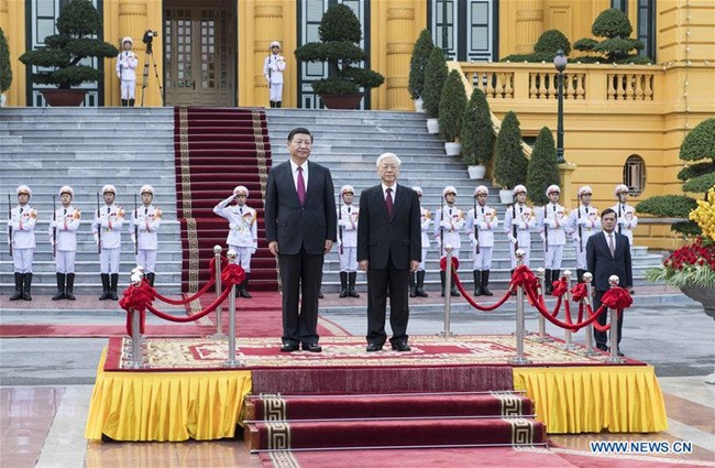 Chinese President Xi Jinping, also general secretary of the Communist Party of China Central Committee, attends a grand welcome ceremony hosted by Nguyen Phu Trong, general secretary of the Communist Party of Vietnam Central Committee, ahead of their talks in Hanoi, Vietnam, Nov. 12, 2017. (Xinhua/Li Tao)