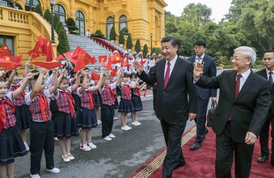 Chinese President Xi Jinping, also general secretary of the Communist Party of China Central Committee, attends a grand welcome ceremony hosted by Nguyen Phu Trong, general secretary of the Communist Party of Vietnam Central Committee, ahead of their talks in Hanoi, Vietnam, Nov. 12, 2017. (Xinhua/Li Tao)