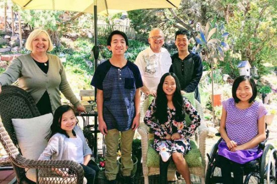 Meisyn Ellison (far right) and her family in the United States.[Photo/China Daily]