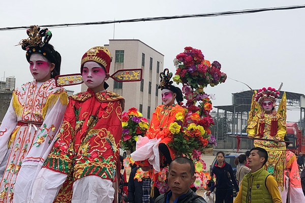 Piao Se is a traditional festival performance during Nian Li, which presents children dressed up as characters from ancient Chinese mythological and historical stories. (Photo by Pan Mengqi / China Daily)