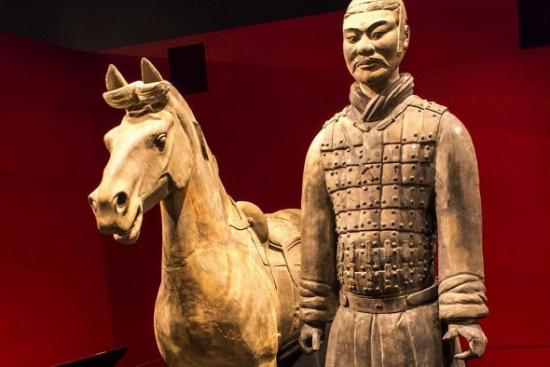 The thumb of a 2,000-year-old terracotta warrior was stolen while on display at the Franklin Institute. (Photo provided to China Daily)