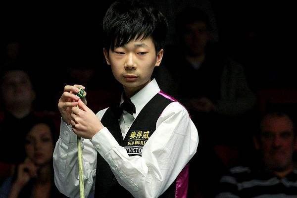 China's Lyu upsets Fu to reach last 16 at snooker worlds 