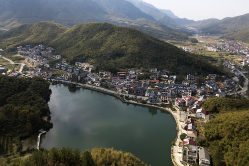 Huzhou swaps pollution for profits