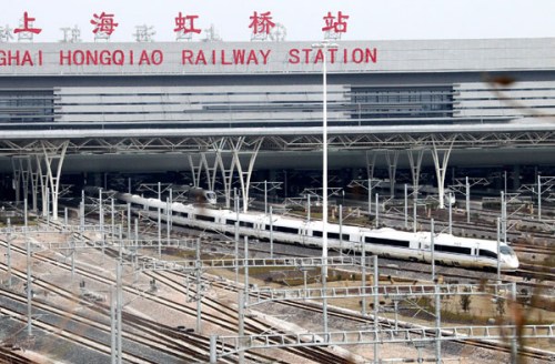 A high speed train leaves Shanghai Hongqiao railway station for a test run in Shanghai, Feb. 20, 2011. (File photo/Xinhua)