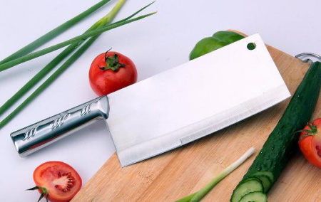 One knife fits all in Chinese style of food preparation