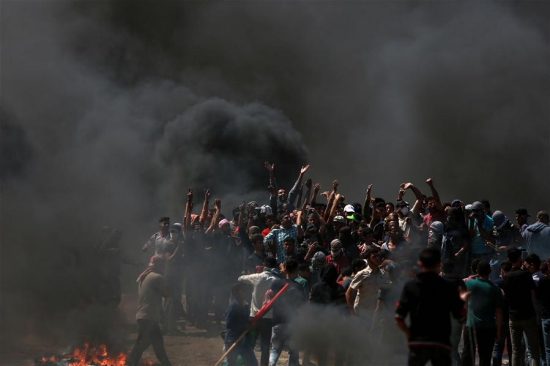 Palestinian protesters clash with Israeli troops near the Gaza-Israel border, east of Gaza City, on May 14, 2018. (Xinhua/Wissam Nassar)