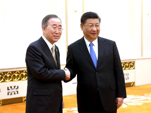 President Xi Jinping meets Ban Ki-moon, chairman of the board of directors of the Boao Forum for Asia and former United Nations secretary-general, at the Great Hall the People in Beijing on Tuesday. (Feng Yongbin/China Daily)