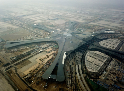 The roof of Beijing's new airport nears completion in January. Operations are to begin in October 2019. (Photo/Xinhua)