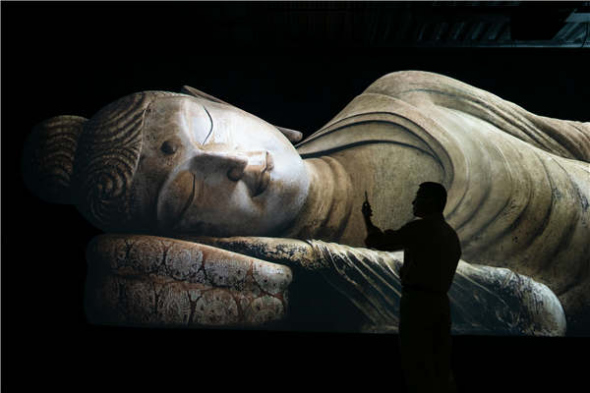 The ongoing exhibition at Shanghai Tower features fullsize replicas of grottoes in Dunhuang and precious cultural relics from seven museums in western China. (Photos by Gao Erqiang and Lin Shujuan / China Daily)