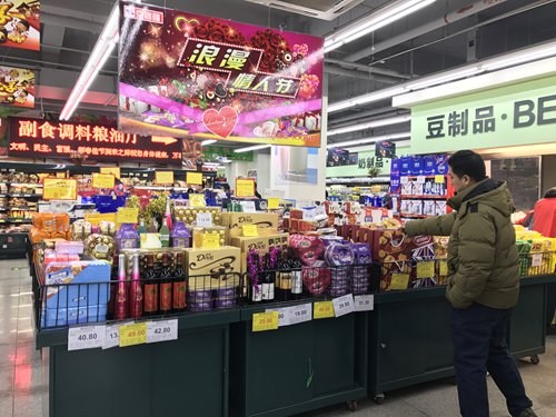 A customer shops at a Valentine's-themed promotion section in a supermarket in Chaoyang district, Beijing on Tuesday. (Photo: Huang Ge/GT)