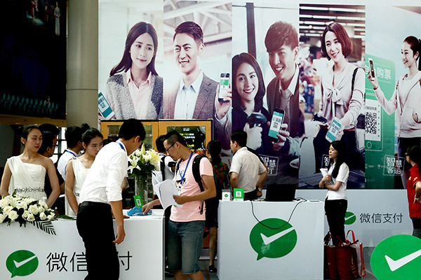 Consumers use WeChat Pay at an exibition in Fuzhou, Fujian province. (Photo/for China Daily)