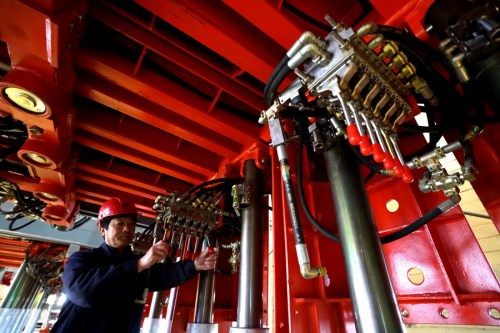 A technician adjusts controls in a mining equipment manufacturing plant in Gu'an county, Hebei Province. (Photo/Xinhua)