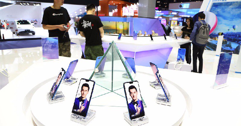 China's smartphone shipments continue to fall in April