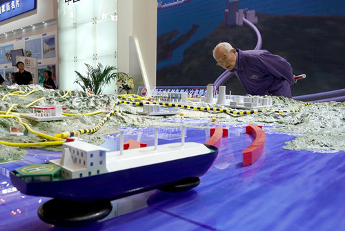 A visitor examines the stand of China National Petroleum Corp at the Exposition on China's Indigenous Brands in Shanghai. (GAO ERQIANG/CHINA DAILY)