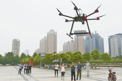 A drone is utilized to fight exam cheating in Luoyang city, Central Chinas Henan province on May 29, 2015. (Photo/Dahe Daily)