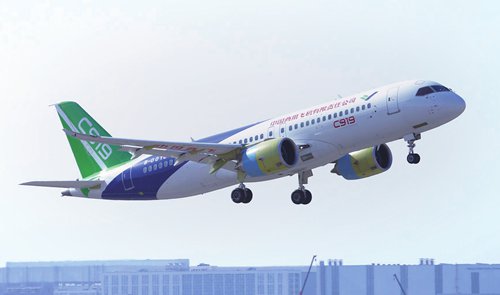 C919 passenger jet takes off for a test flight in Shanghai on Sunday. (File photo/Courtesy of COMAC)