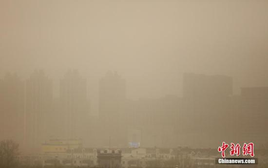 Sandstorms blanket Beijing, March 28, 2018. (Photo/China News Service)