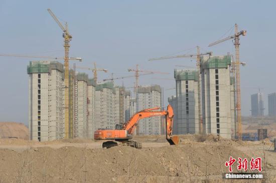 Residential properties on collectively owned land are under construction. (File photo/China News Service)