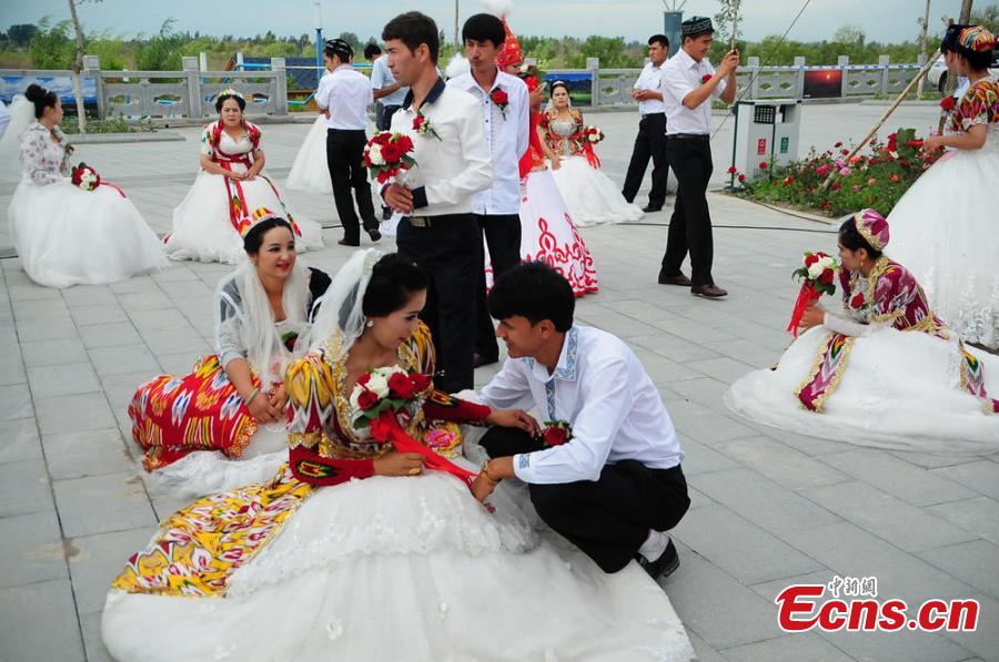 Group wedding ceremony held in city of Xinjiang (1/5) - Headlines ...