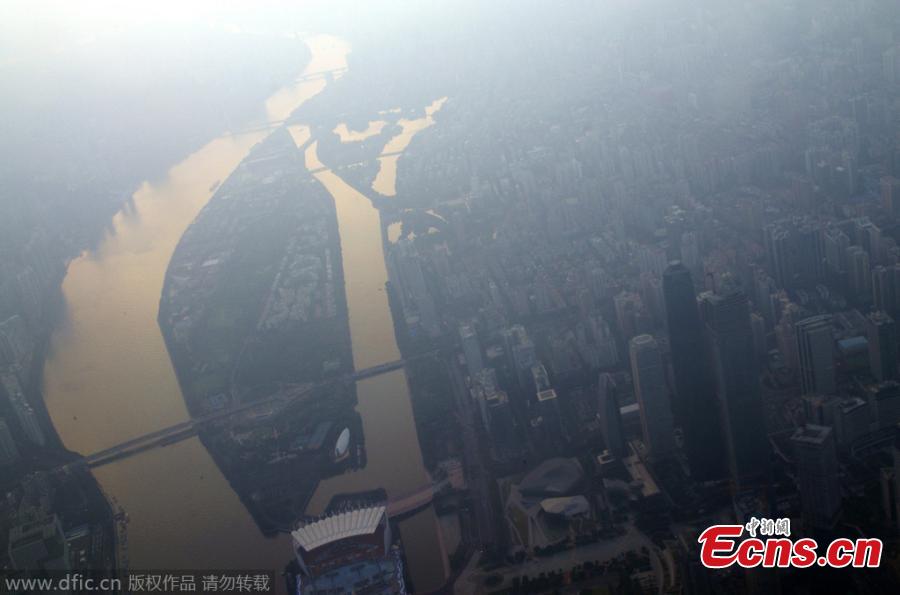 Picture shows Beijing drowning in lake of smog(3/4) - Headlines ...