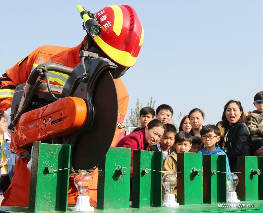 Fire fighting public event held in east China (3/3)