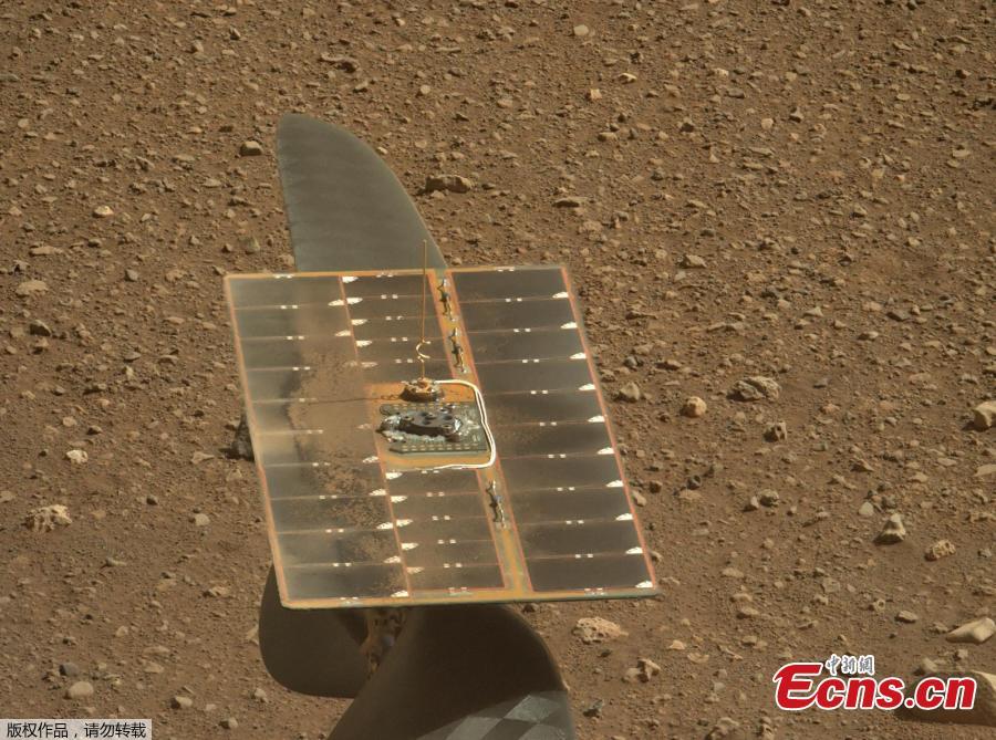 Un panel solar de helicóptero marciano visto por Mastcam-Z de Perseverance