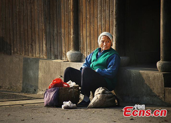 空巢老人的概念,空巢老人_大山谷图库