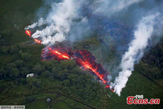 Lava erupts from a fissure east of the Leilani Estates subdivision during ongoing eruptions of the Kilauea Volcano in Hawaii, U.S., May 13, 2018. (Photo/Agencies)
