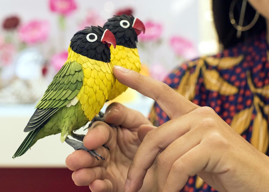 Lifelike paper birds exhibited in Hong Kong