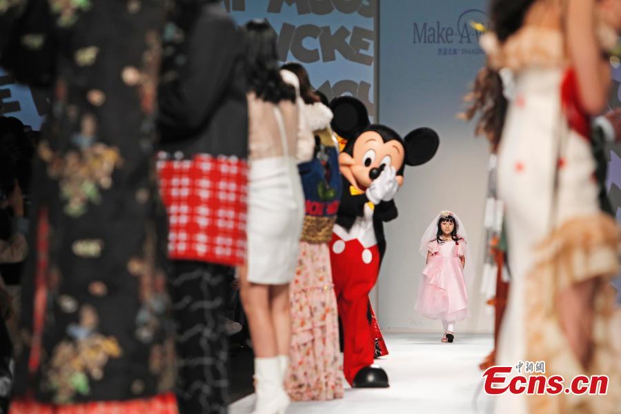 Mickey Mouse joins girl with leukemia in Shanghai fashion show 