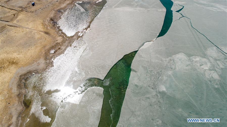 China's largest lake starts to thaw