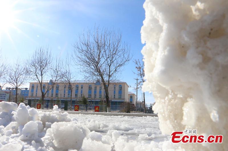 Northwestern Xinjiang hit by heavy snow 